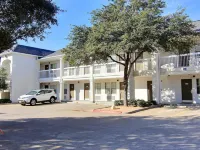 Studio 6 Extended Stay - Austin, TX - Midtown Hotels near Burr Field