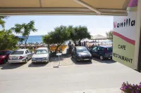 Hotel Loukas Vrachos - parking