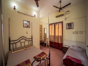 Sacar Guest House