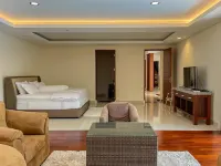 Merbau Luxurious Villa Senggigi by The Lavana Отели в г. Західний Ломбок