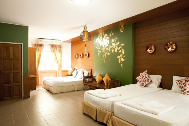 โรงแรม หาดแสงจันทร์ รีสอร์ท​