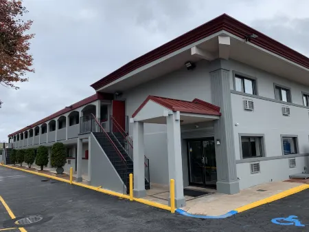 Red Roof Inn Copiague Отели в г. Север Амитивилл