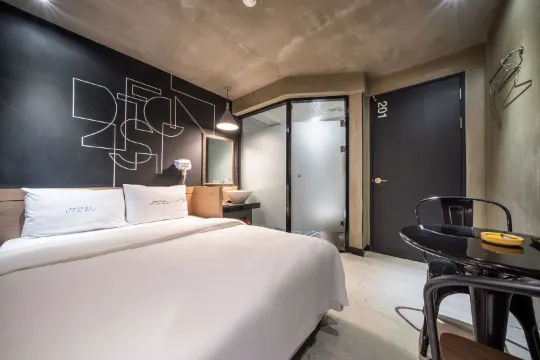 Seongbuk (Bomun-Dong) Piano