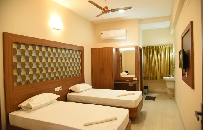 Hotel Gokul Grande