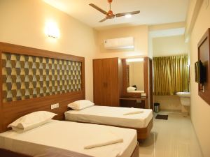 Hotel Gokul Grande