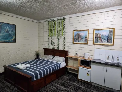 Adelaide Backpackers Hindley St Hotels in Mile End