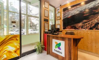 Treebo Greenland, Mall Road Over view
