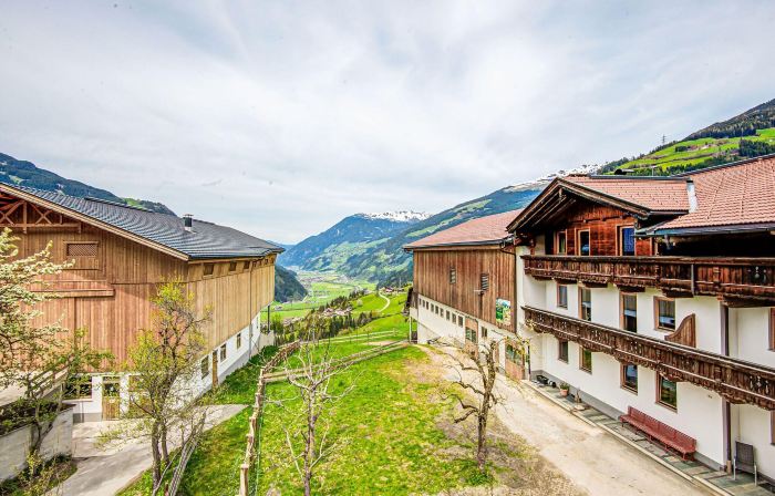 Lovely Apartment in Hainzenberg Next to Forest