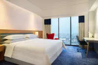 Four Points by Sheraton Surabaya, Tunjungan Plaza Hotels in der Nähe von Toko Aquarium Frans