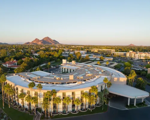 Embassy Suites by Hilton Phoenix Biltmore Hotels near 5 & Diner - N. 16th St.