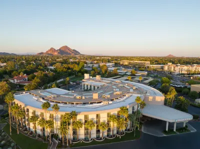 Embassy Suites by Hilton Phoenix Biltmore Hôtels à : Camelback East
