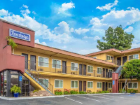 Travelodge by Wyndham Burbank-Glendale Hotels in Burbank