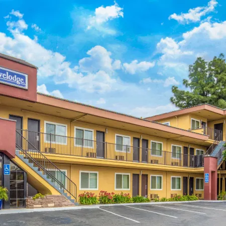 Travelodge by Wyndham Burbank-Glendale