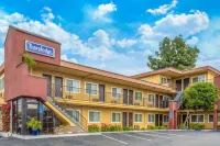 Travelodge by Wyndham Burbank-Glendale Hotels in Burbank