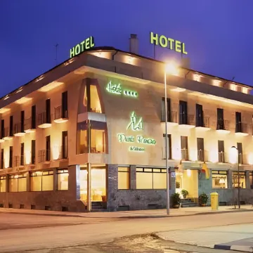 Hotel Ele Puente Romano de Salamanca Отели рядом с достопримечательностью «Сан-Эстебан»