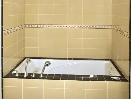 Downtown San Diego Lodge Отели рядом с достопримечательностью «Морской музей Сан-Диего»