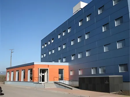 B&B Hotel Barcelona Mollet Отели рядом с достопримечательностью «Masia de Can Coll»