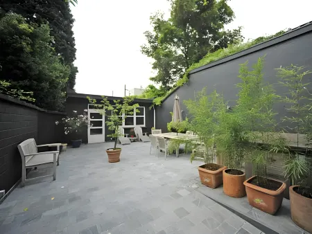 B&B Expo 13 Отели рядом с достопримечательностью «Церковь Святого Иакова»