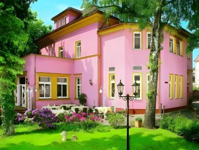 Parkhotel Güldene Berge Hôtels à : WeiBenfels
