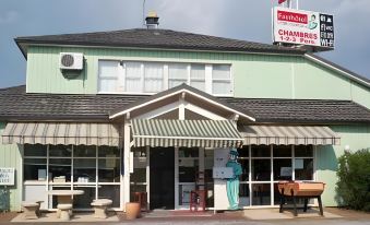 Le 81 Hotel