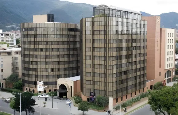 科斯莫斯100號酒店及會議中心