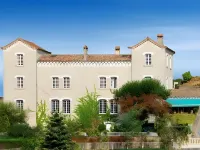 Villa Aimée Luxury Apartments with Heated Pool Hotels in Chirols