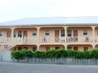 Connie's Comfort Suites Hotel dekat V C Bird Monument
