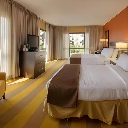 Wyndham Rochester Downtown Отели рядом с достопримечательностью «Планетарий Страсенбург»