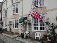 Lyndale Guest House Hotel dekat Eweleaze Farm