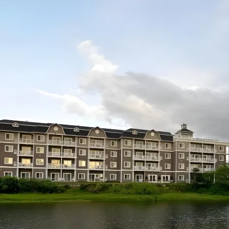 Rivertide Suites