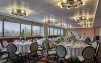 Graduate by Hilton Bloomington - sarapan