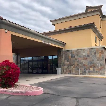 Fairfield by Marriott Inn & Suites Phoenix West Chandler Отели рядом с достопримечательностью «Аватуки-Футхилз»