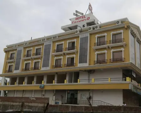 Hotel Grandeur Hotels in Valsad