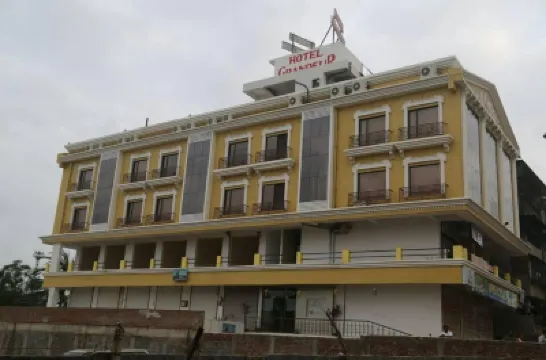 Hotel Grandeur Hotels near BAPS Shree Swaminarayan Mandir