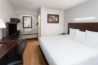 Travelodge by Wyndham Peoria Hotels near Normandy's Boutique