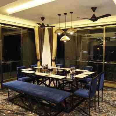 Sky High By Joy Suites Dining/Meeting Rooms