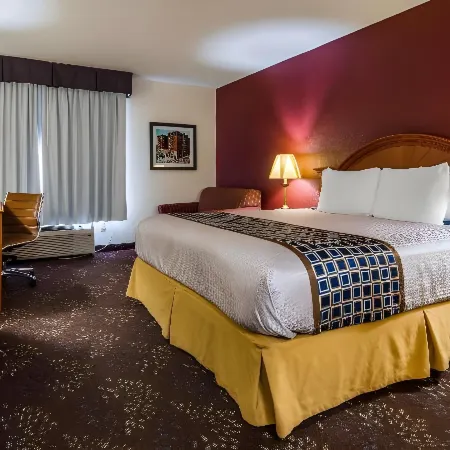 Clarion Pointe Evansville North