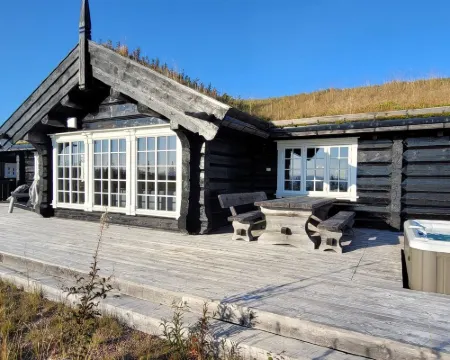 The Whole Beautiful Cabin With Jacuzzi – A Luxurious Getaway in Solberglia Hotels in Trysil