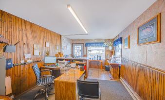 Love Hotels Tomahawk by OYO at Lake Mohawksin WI