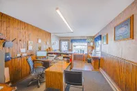 Love Hotels Tomahawk by OYO at Lake Mohawksin WI