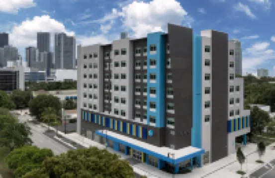 Tru by Hilton Miami West Brickell Hotel dekat Taman Bayfront Park