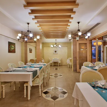 Side Aluna Hotel