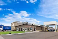 Howard Johnson by Wyndham Thunder Bay Hotels near Lake Superior Art Gallery & Framing Centre