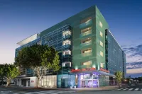 Hampton Inn & Suites by Hilton Santa Monica Отели в г. Лос-Анджелес
