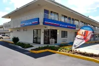 Motel 6 San Marcos, TX