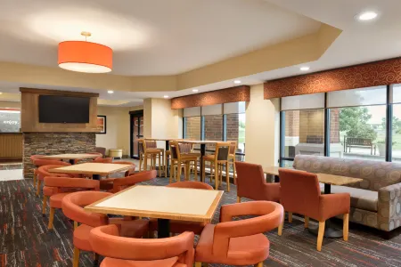 Hampton Inn by Hilton West des Moines Lake Drive Отели в г. Запад Де-Мойн