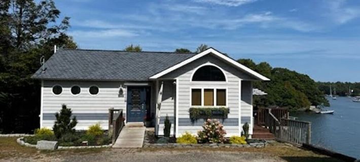 Coveshead. Dramatic waterfront designer cottage. Hotels in Harpswell