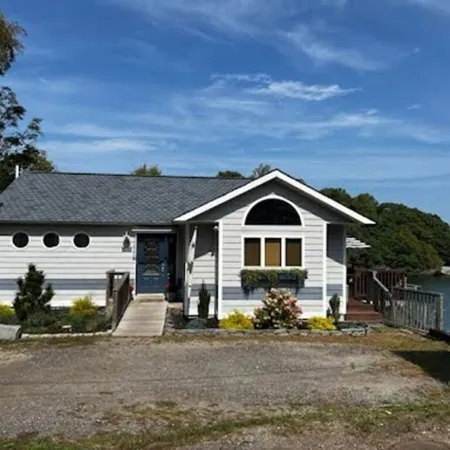 Coveshead. Dramatic waterfront designer cottage.