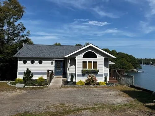 Coveshead. Dramatic waterfront designer cottage. Hotels in Harpswell