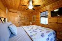 Excellent location! Water view from porch, short drive to Lake and Beavers Bend!